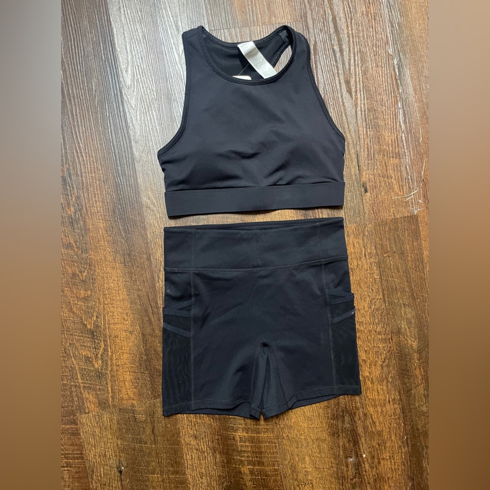Fabletics Motion365 SHORTS and Trinity BRA Activewear SET MEDIUM